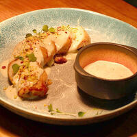 купить Куриный рулет в сливочно-фисташковом соусе Куриный рулет в сливочно-фисташковом соусе заказать доставку ROJO ресторан Алматы